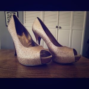 Jacqueline Ferrar gold glitter heels